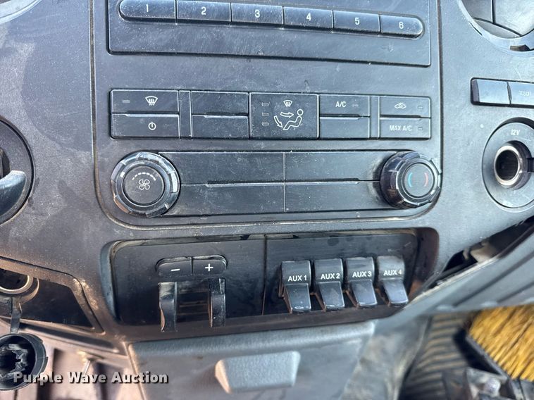 image for item DV4050 2012 Ford F450 Super Duty XL Crew Cab flatbed truck