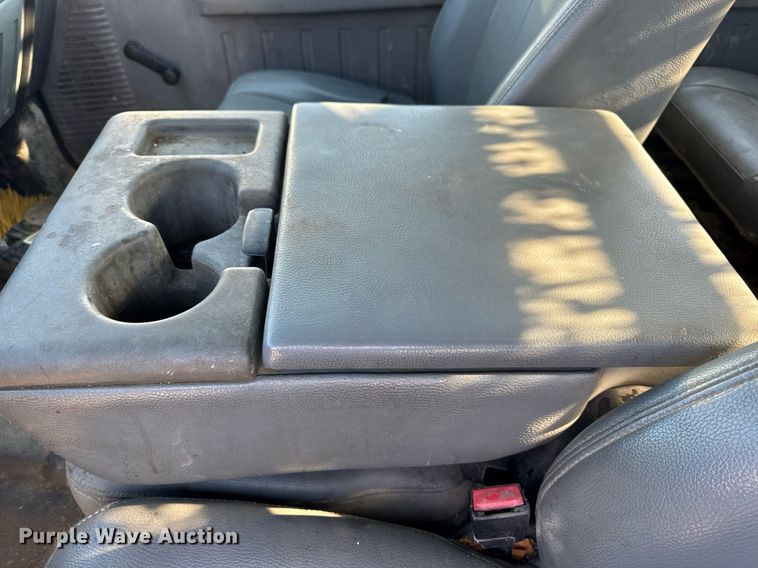 image for item DV4050 2012 Ford F450 Super Duty XL Crew Cab flatbed truck