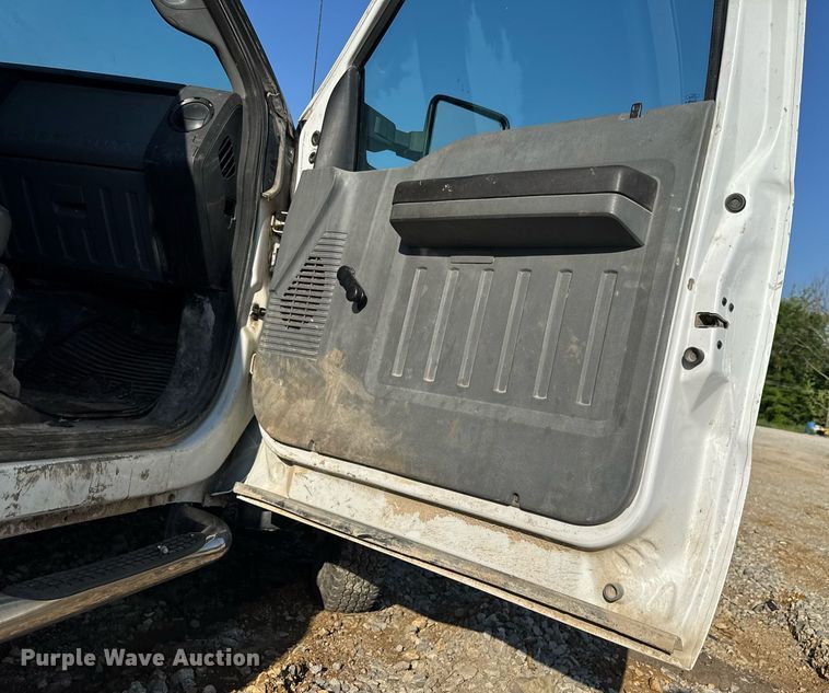 image for item DV4050 2012 Ford F450 Super Duty XL Crew Cab flatbed truck