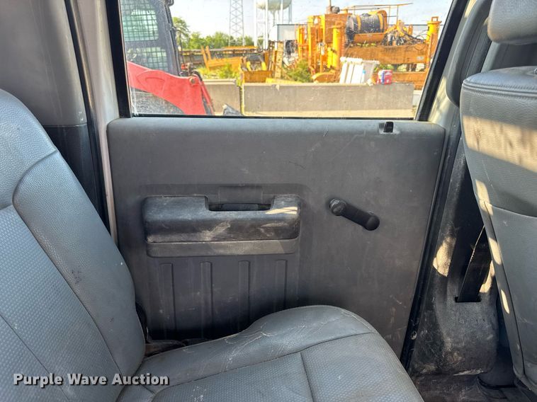 image for item DV4050 2012 Ford F450 Super Duty XL Crew Cab flatbed truck