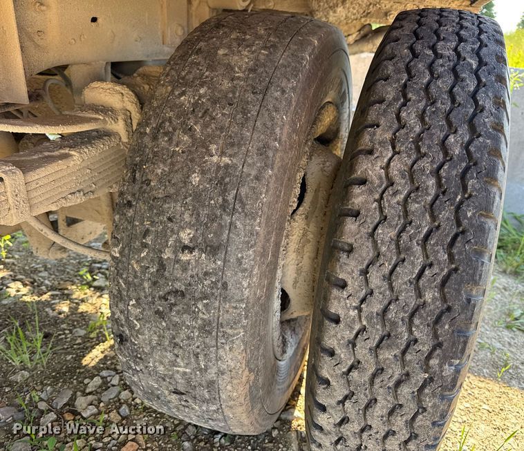 image for item DV4050 2012 Ford F450 Super Duty XL Crew Cab flatbed truck