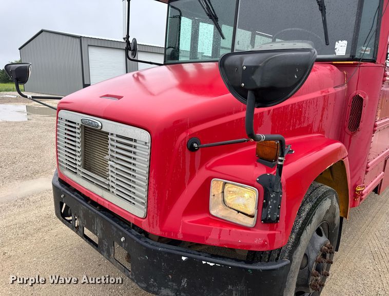 image for item DV4137 2003 Freightliner FS65 school bus