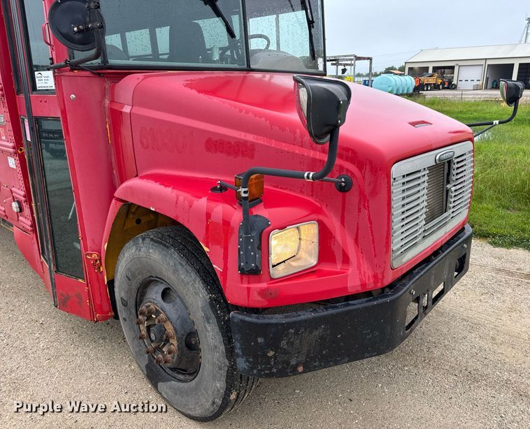 image for item DV4137 2003 Freightliner FS65 school bus