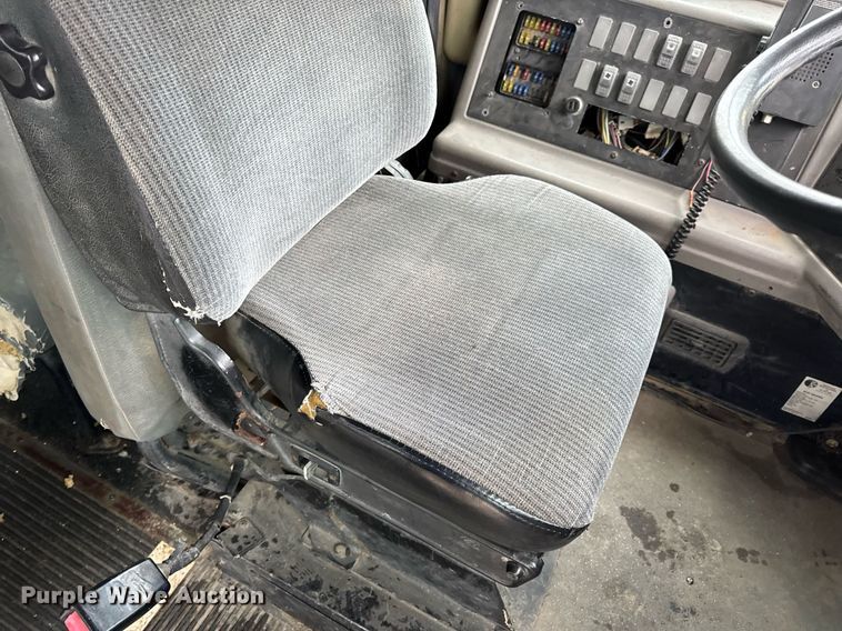 image for item DV4137 2003 Freightliner FS65 school bus