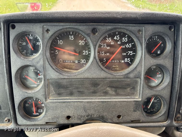 image for item DV4137 2003 Freightliner FS65 school bus