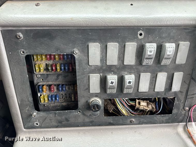 image for item DV4137 2003 Freightliner FS65 school bus