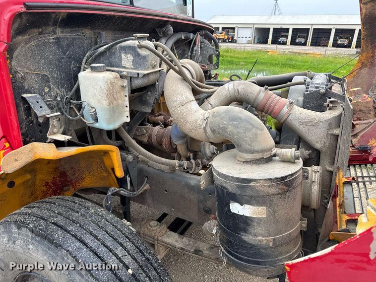 image for item DV4137 2003 Freightliner FS65 school bus