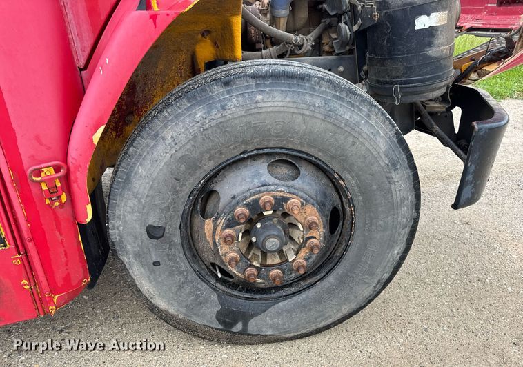 image for item DV4137 2003 Freightliner FS65 school bus