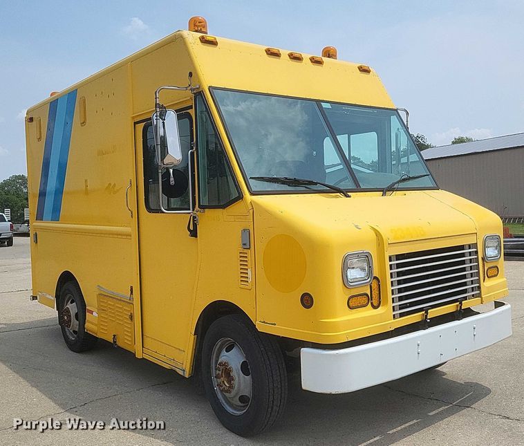 image for item DW7037 2006 WorkHorse W42 delivery truck