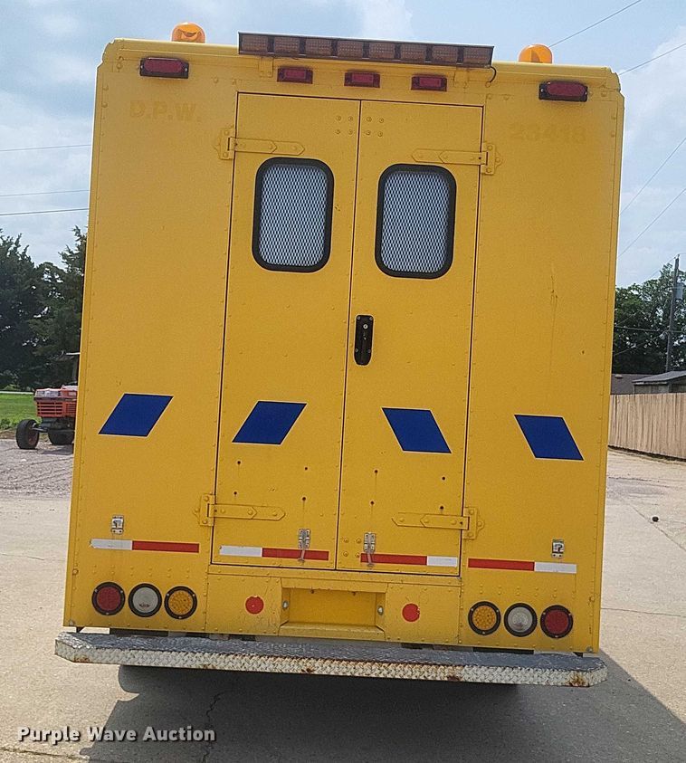 image for item DW7037 2006 WorkHorse W42 delivery truck