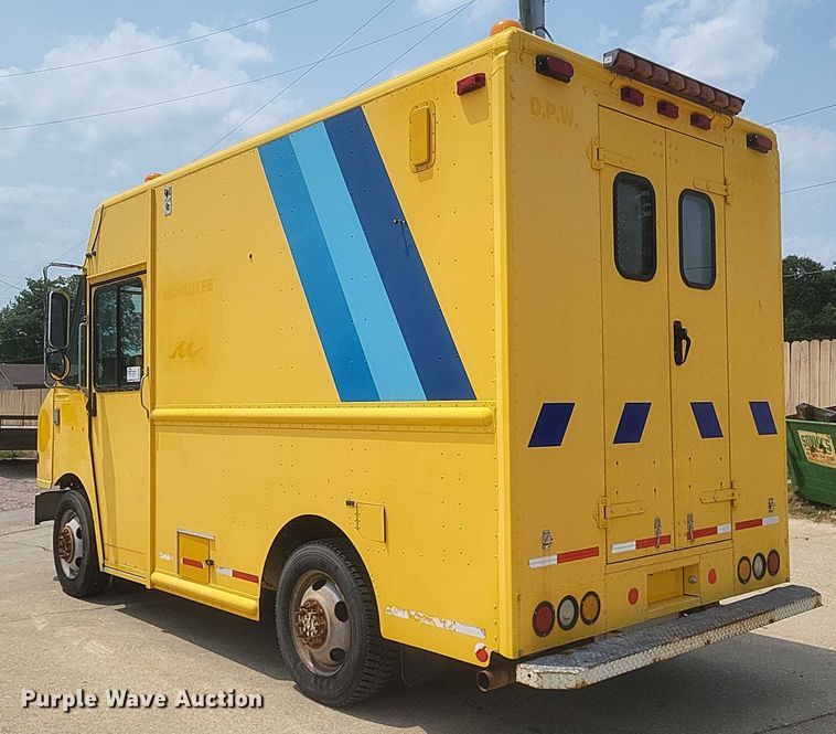 image for item DW7037 2006 WorkHorse W42 delivery truck