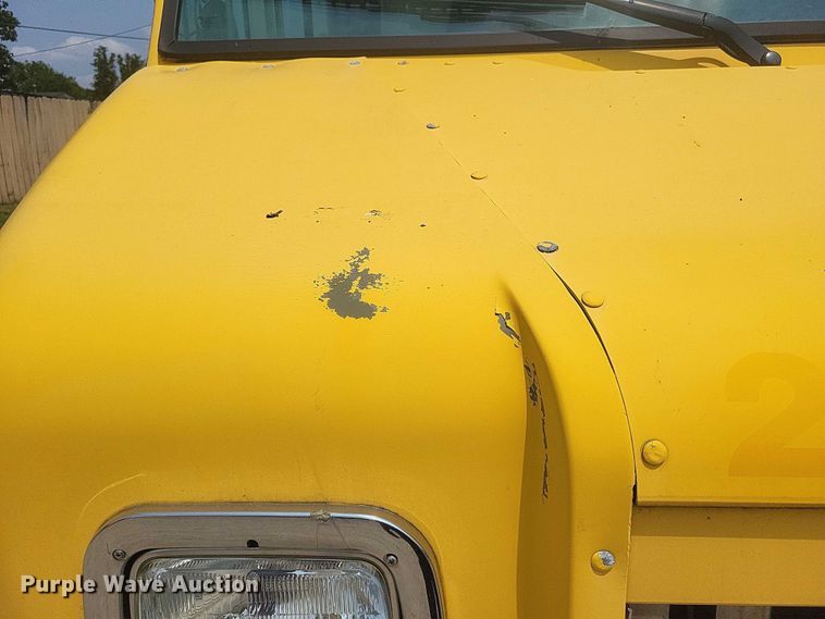 image for item DW7037 2006 WorkHorse W42 delivery truck