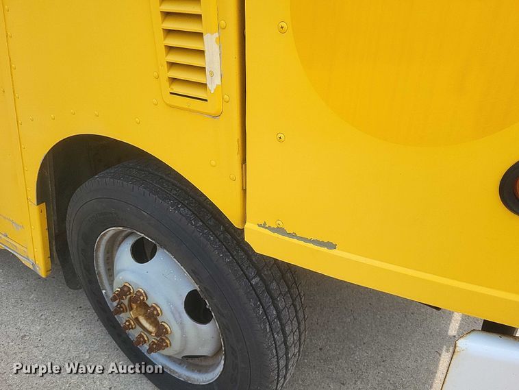 image for item DW7037 2006 WorkHorse W42 delivery truck