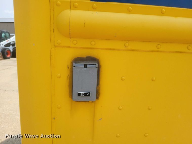 image for item DW7037 2006 WorkHorse W42 delivery truck