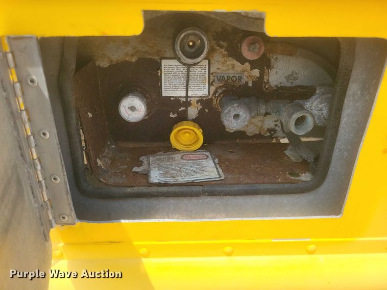 image for item DW7037 2006 WorkHorse W42 delivery truck