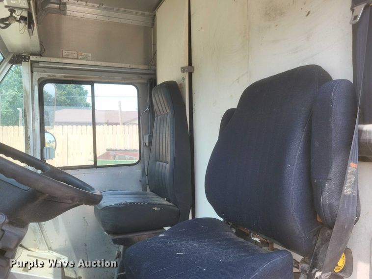 image for item DW7037 2006 WorkHorse W42 delivery truck