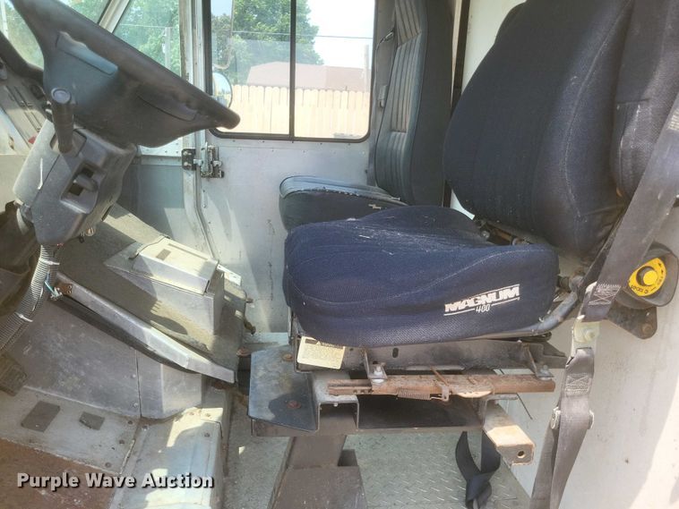 image for item DW7037 2006 WorkHorse W42 delivery truck