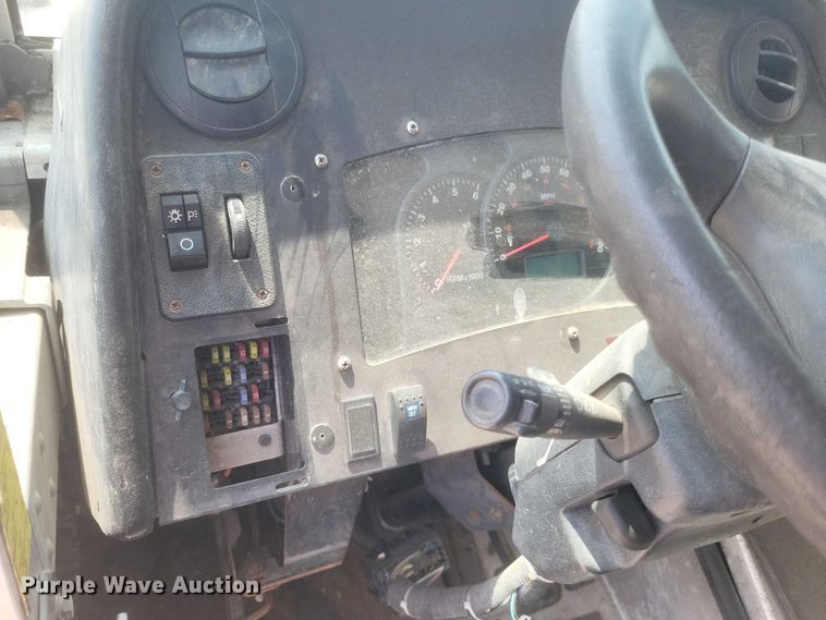 image for item DW7037 2006 WorkHorse W42 delivery truck