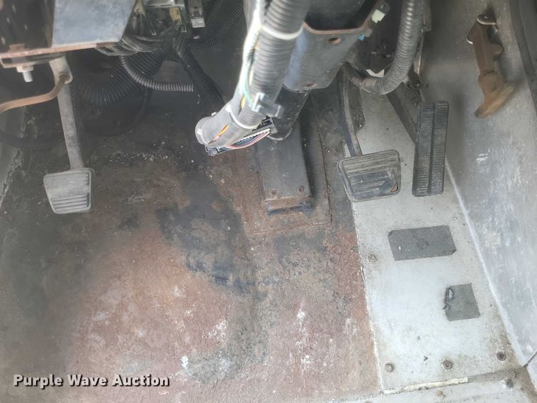 image for item DW7037 2006 WorkHorse W42 delivery truck