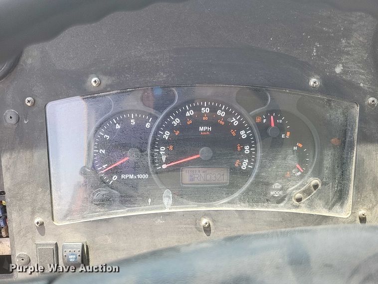 image for item DW7037 2006 WorkHorse W42 delivery truck