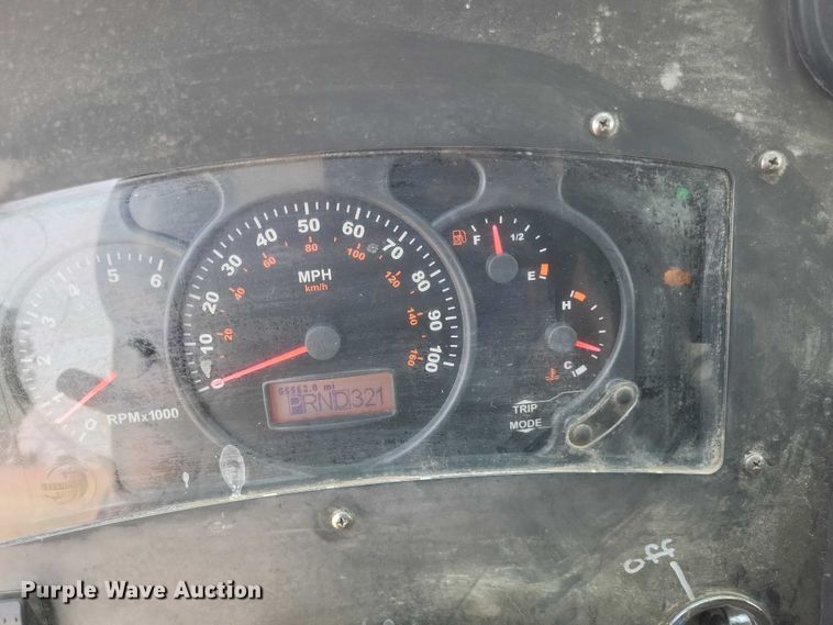 image for item DW7037 2006 WorkHorse W42 delivery truck