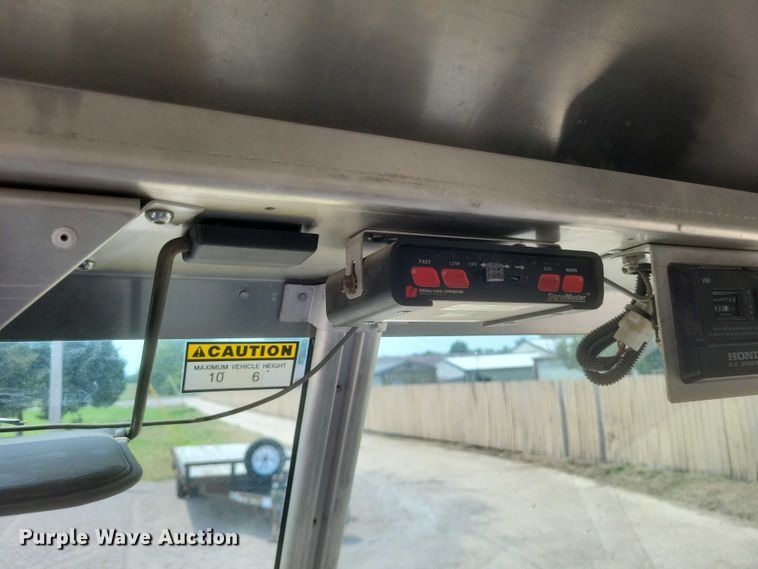 image for item DW7037 2006 WorkHorse W42 delivery truck