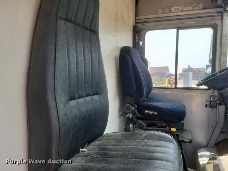 image for item DW7037 2006 WorkHorse W42 delivery truck