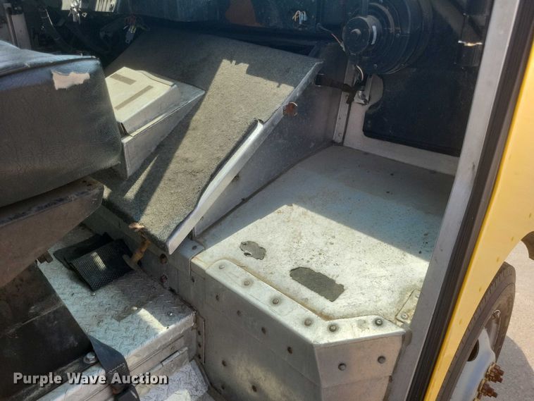 image for item DW7037 2006 WorkHorse W42 delivery truck