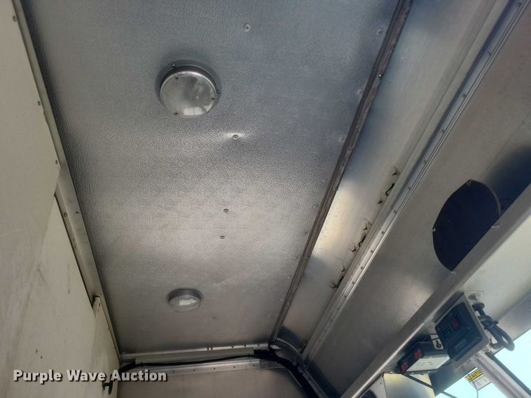 image for item DW7037 2006 WorkHorse W42 delivery truck