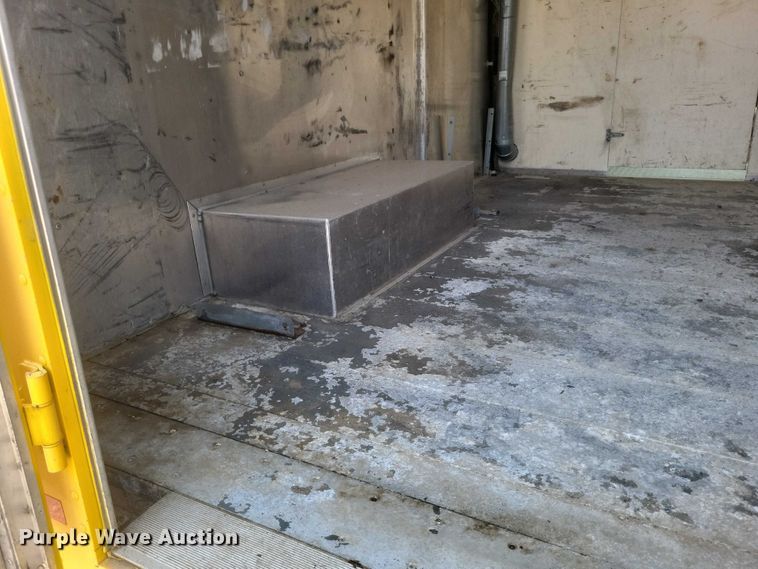 image for item DW7037 2006 WorkHorse W42 delivery truck