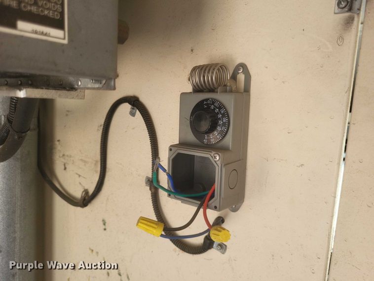 image for item DW7037 2006 WorkHorse W42 delivery truck