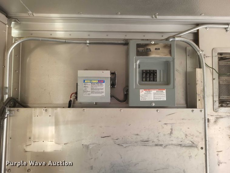 image for item DW7037 2006 WorkHorse W42 delivery truck