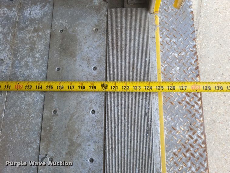 image for item DW7037 2006 WorkHorse W42 delivery truck