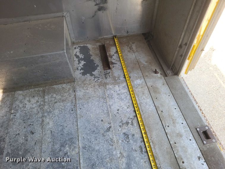 image for item DW7037 2006 WorkHorse W42 delivery truck