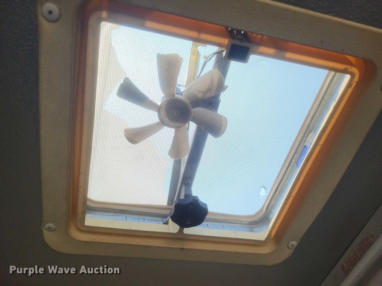 image for item DW7037 2006 WorkHorse W42 delivery truck