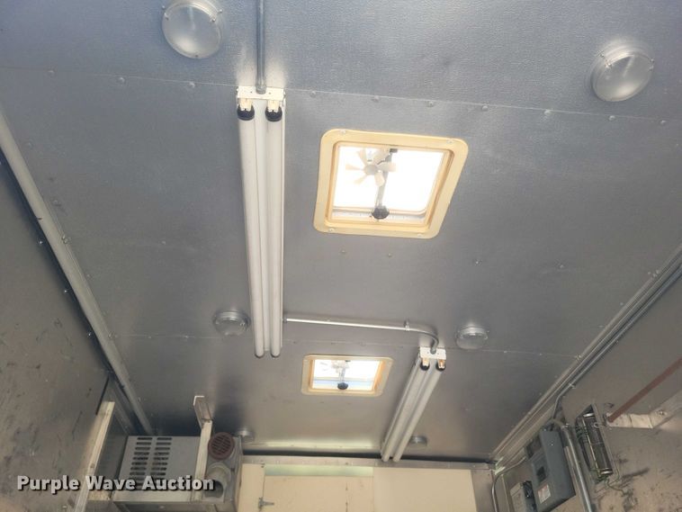 image for item DW7037 2006 WorkHorse W42 delivery truck