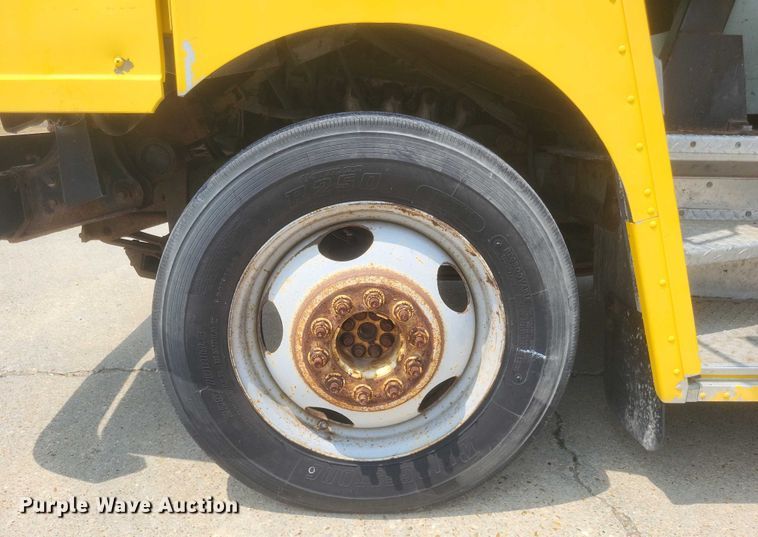 image for item DW7037 2006 WorkHorse W42 delivery truck