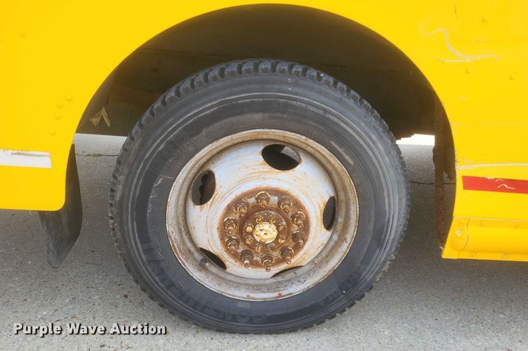 image for item DW7037 2006 WorkHorse W42 delivery truck