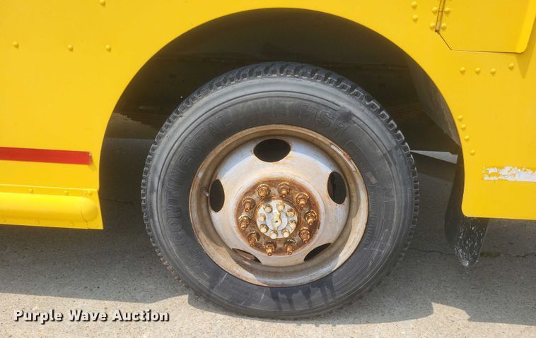 image for item DW7037 2006 WorkHorse W42 delivery truck