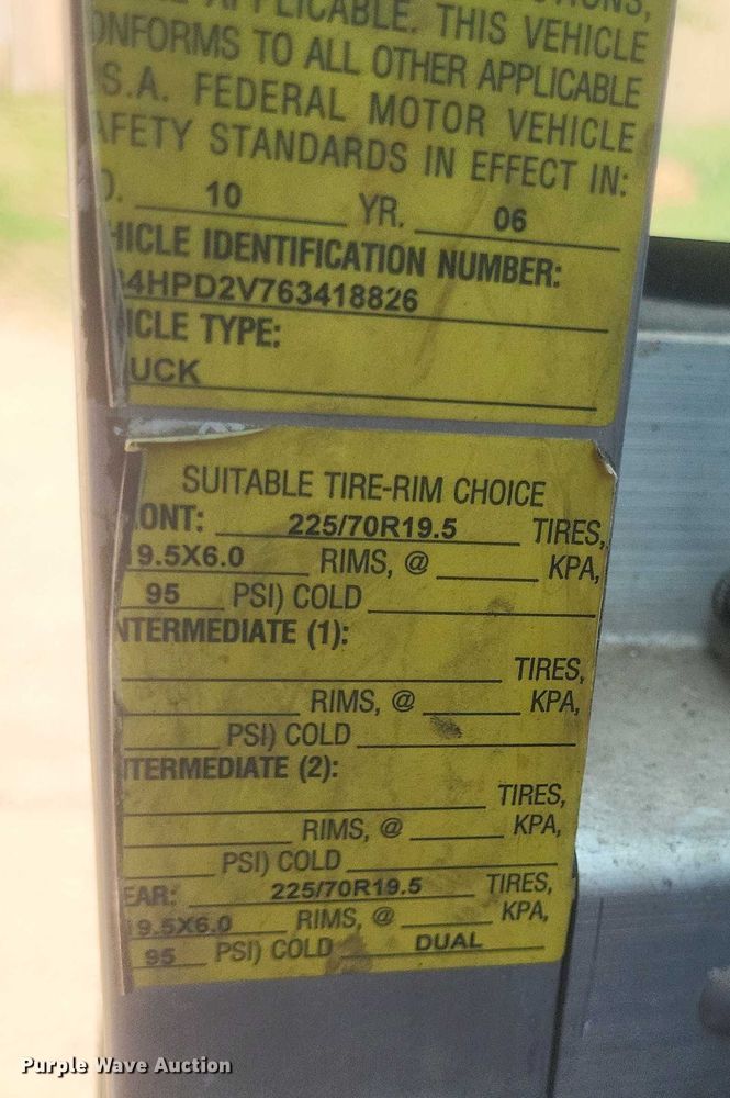 image for item DW7037 2006 WorkHorse W42 delivery truck