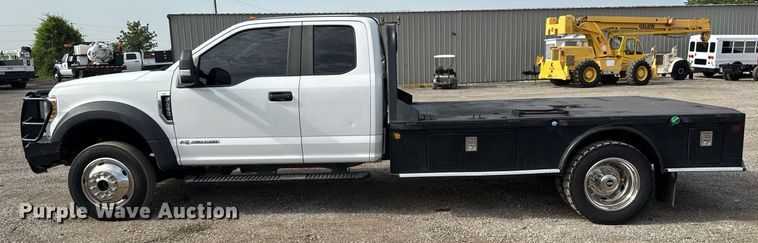 image for item DY0008 2019 Ford F450 Super Duty SuperCab flatbed truck