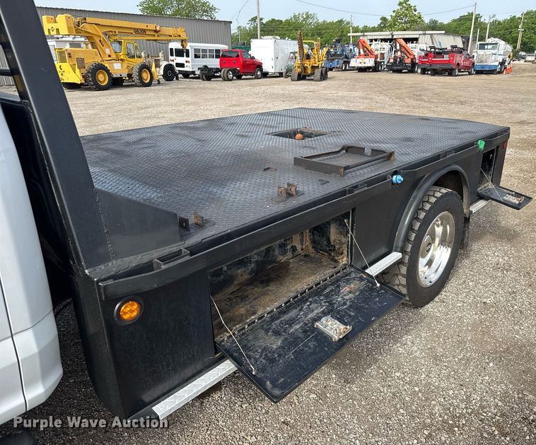 image for item DY0008 2019 Ford F450 Super Duty SuperCab flatbed truck