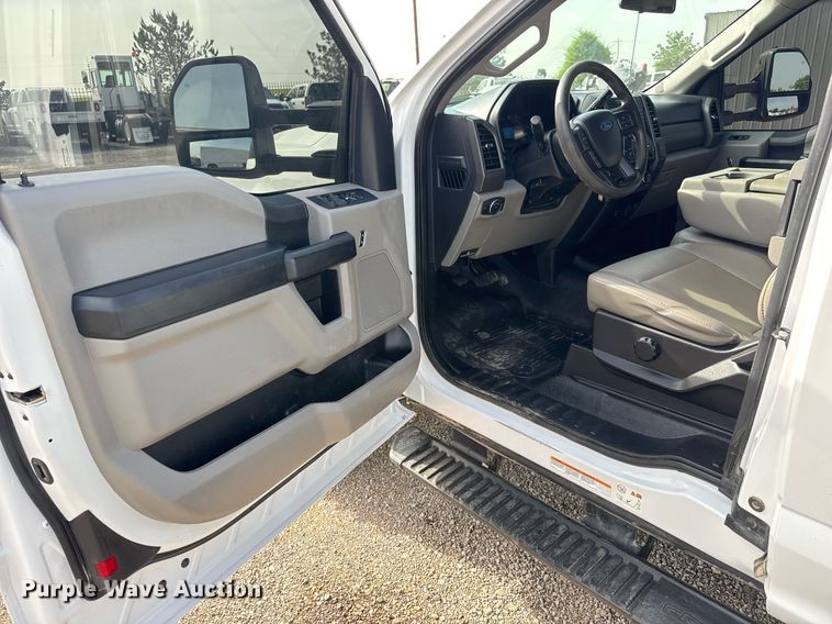 image for item DY0008 2019 Ford F450 Super Duty SuperCab flatbed truck