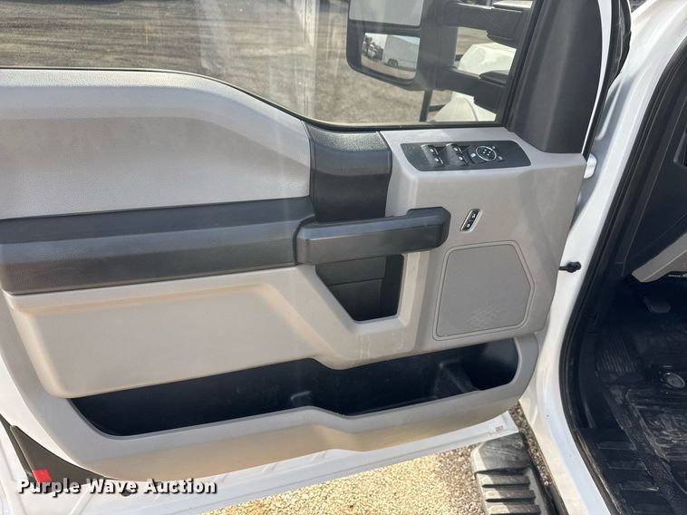 image for item DY0008 2019 Ford F450 Super Duty SuperCab flatbed truck