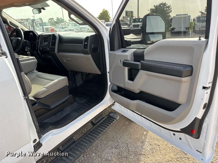 image for item DY0008 2019 Ford F450 Super Duty SuperCab flatbed truck