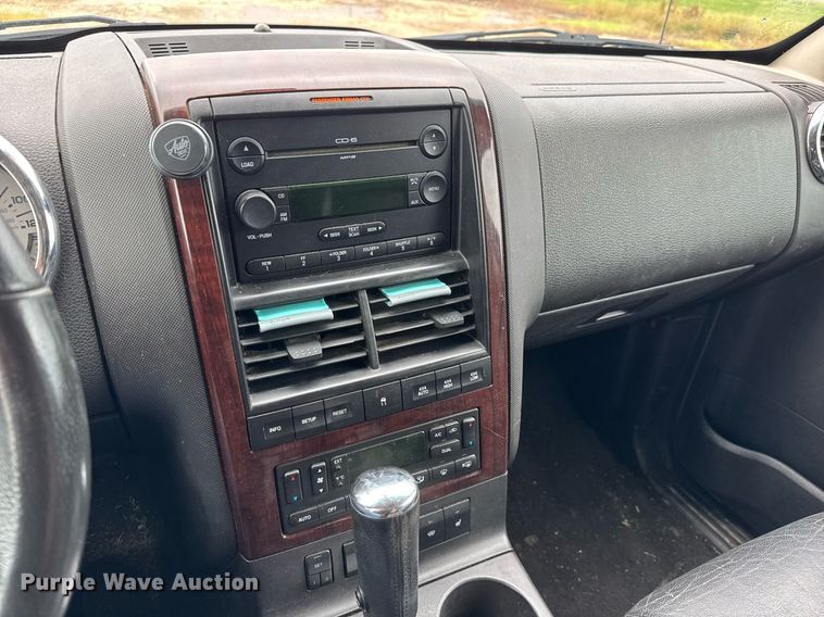 image for item DY0077 2007 Ford Explorer Limited SUV