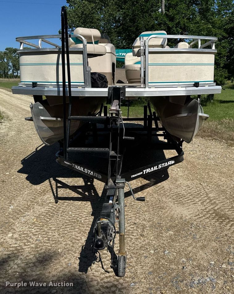 image for item DY0138 2004 Tracker Bass Buggy 18 pontoon boat