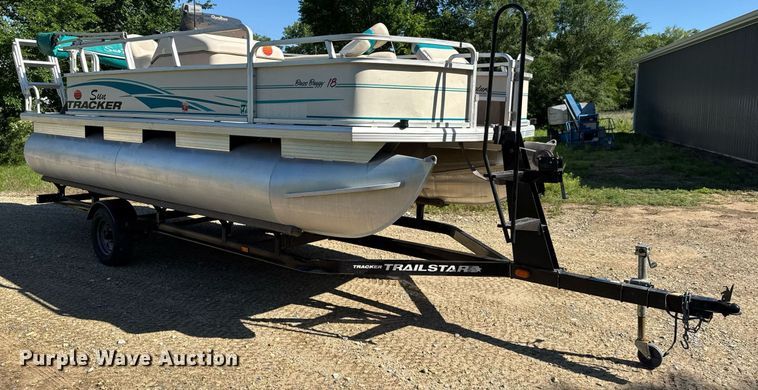 image for item DY0138 2004 Tracker Bass Buggy 18 pontoon boat