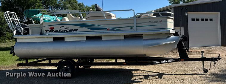 image for item DY0138 2004 Tracker Bass Buggy 18 pontoon boat