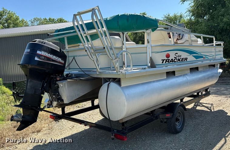 image for item DY0138 2004 Tracker Bass Buggy 18 pontoon boat